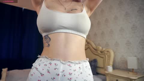 Hi My name is Sofia Welcome to my room Please thumbs up - its important online show from November 3, 6:47 am