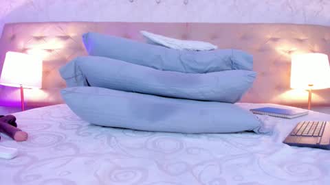 SofiaReyees online show from November 12, 4:42 pm