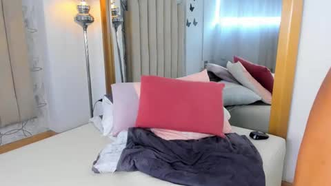 Snapshot of sofiarios04 chatting on October 20, 2:00 pm Sofia online show from October 20, 2:00 pm