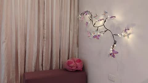 Sofi Bella online show from April 1, 7:00 pm