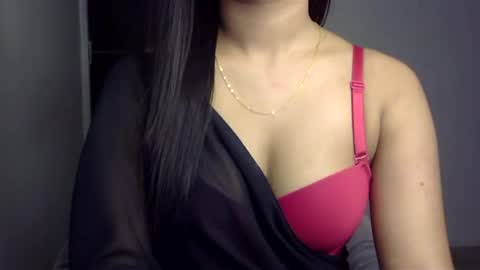 Snapshot of sofie_diva chatting on February 7, 8:20 pm divya online show from February 7, 8:20 pm