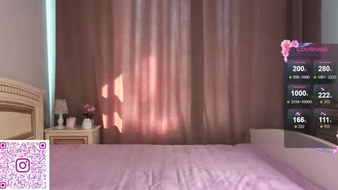 Snapshot of softiedream chatting on October 20, 7:35 am Elly online show from October 20, 7:35 am
