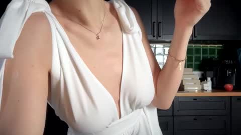 Bella online show from March 5, 4:43 am