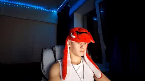 Max online show from December 2, 9:24 pm