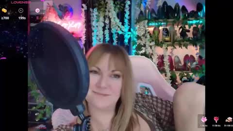 solesticia online show from November 8, 5:10 am