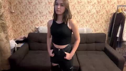 Snapshot of somerfrieler chatting on October 7, 4:14 pm Hello My name is Jane  im new model here and little but shy but curious. online show from October 7, 4:14 pm