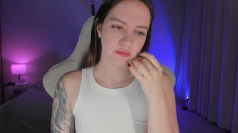 Snapshot of sonia_moon_ chatting on January 10, 1:32 am sonia_moon_ online show from January 10, 1:32 am