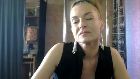 Sonia online show from April 22, 2:02 pm