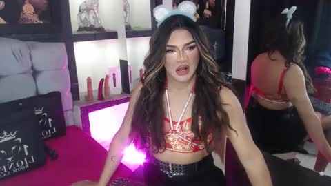 Snapshot of sophia_hott01 chatting on October 15, 1:23 pm sophia_hott01 online show from October 15, 1:23 pm