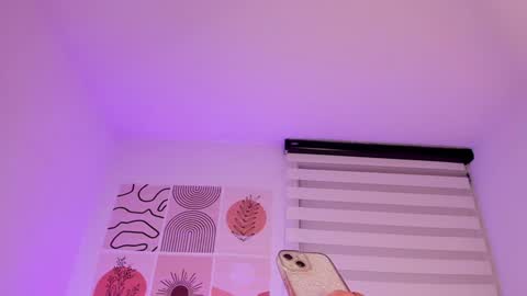 Snapshot of sophia_rhoades_ chatting on December 18, 4:42 am Sophi online show from December 18, 4:42 am