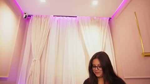 Snapshot of sophia_wilsonn_ chatting on October 7, 11:39 am Sofi online show from October 7, 11:39 am