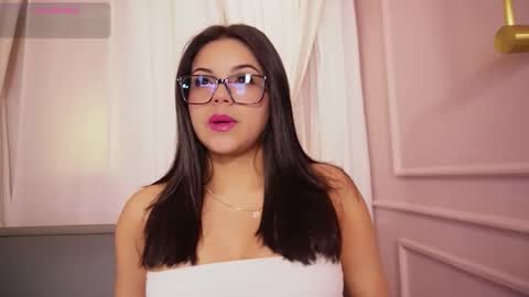 Snapshot of sophia_wilsonn_ chatting on October 18, 11:25 am Sofi online show from October 18, 11:25 am