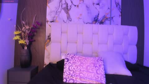 sophiaa10 online show from April 21, 1:42 am