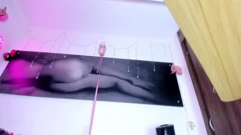 Snapshot of sophie_004 chatting on October 4, 6:39 pm sophie_004 online show from October 4, 6:39 pm