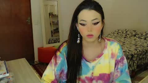 Sophie Fantasys online show from June 4, 8:20 am