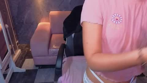 sophie_jones_b online show from April 20, 12:41 pm