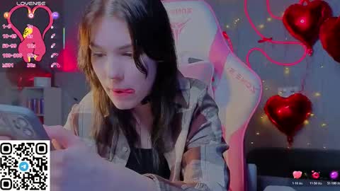 sophie_nomenal_ online show from February 12, 7:01 am