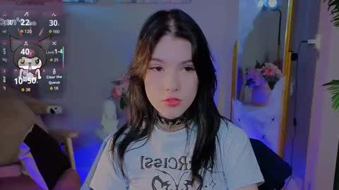 sophie_nomenal_ online show from October 28, 1:45 pm