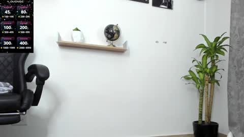 sophiebaker__ online show from February 8, 2:59 am