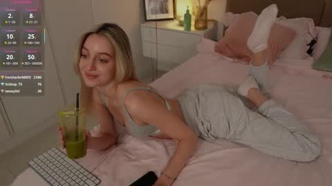 sophiebelll online show from March 10, 11:58 am