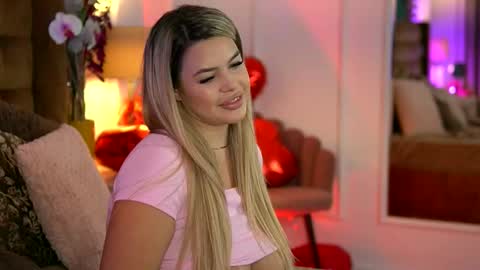 Snapshot of sophieboobsx chatting on September 18, 7:45 am Sophie online show from September 18, 7:45 am