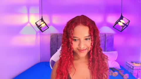 Snapshot of sophiee_velvet chatting on September 30, 11:15 pm online show from September 30, 11:15 pm