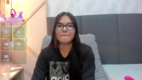 sophieharris__ online show from December 22, 7:09 pm