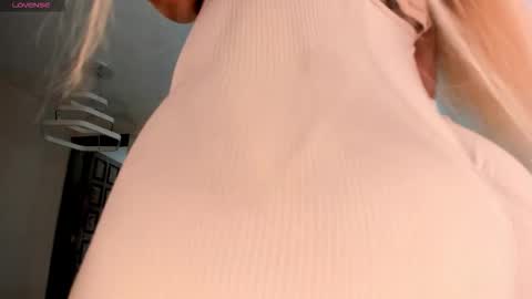 Sophie  Palmer online show from November 27, 12:13 pm