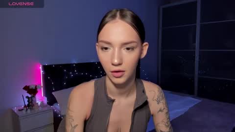 sophiewildcat online show from March 25, 4:41 am
