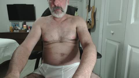 Snapshot of soyelpoti79 chatting on December 24, 11:00 pm WhiteWolfFL online show from December 24, 11:00 pm