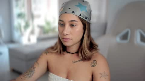 brisa  s online show from February 17, 6:50 pm