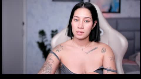 brisa  s online show from April 6, 10:11 pm