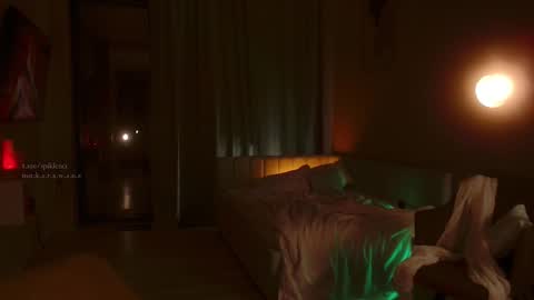 Elizabeth online show from November 17, 4:09 pm