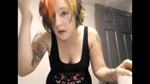 Snapshot of spookyqueen69 chatting on October 19, 7:51 pm Kova online show from October 19, 7:51 pm