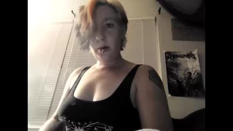Snapshot of spookyqueen69 chatting on October 21, 3:00 am Kova online show from October 21, 3:00 am