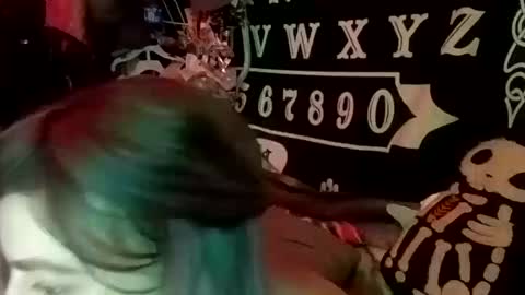 spunfoxxx online show from October 16, 6:35 am