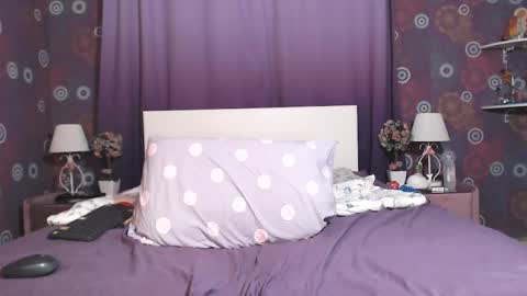 Snapshot of squirtyjess chatting on February 20, 5:41 pm just Jess online show from February 20, 5:41 pm