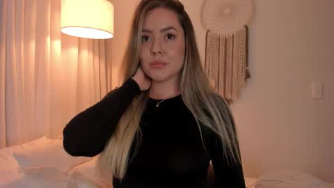 Sophie 3 online show from March 23, 12:15 am