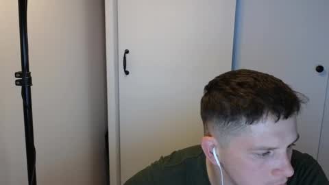 st1vemaster01 online show from November 26, 4:37 pm