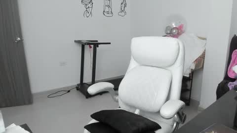 Zulma Yisset online show from January 9, 2:50 am