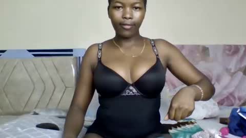 Snapshot of staria_luxe chatting on October 7, 2:46 pm staria_luxe online show from October 7, 2:46 pm