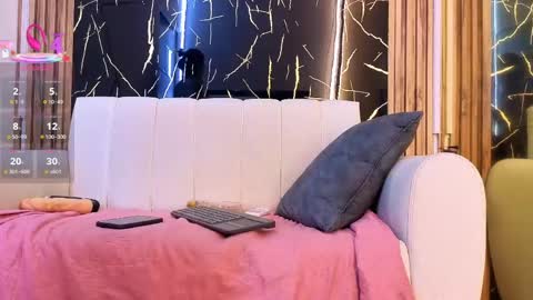 starlight_mature23_aws online show from May 25, 11:55 pm