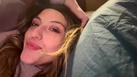 Starving4cock online show from December 20, 8:32 am