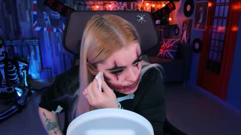 stef_nicks online show from October 31, 10:04 am