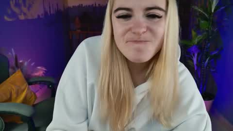 stef_nicks online show from November 8, 9:23 am