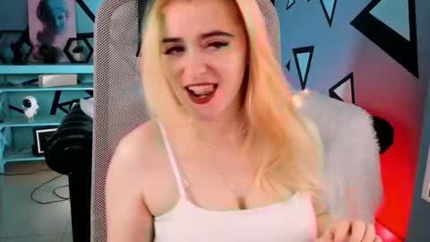 stef_nicks online show from November 15, 10:17 am