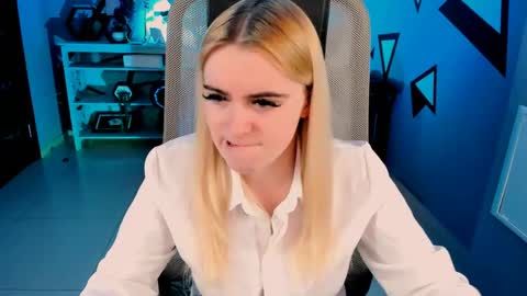 stef_nicks online show from March 27, 9:10 am