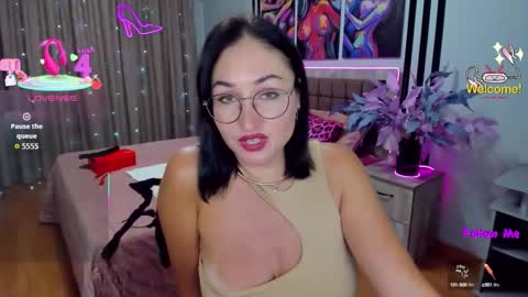 Snapshot of stefanawinter chatting on October 4, 10:24 am StefanaWinter online show from October 4, 10:24 am