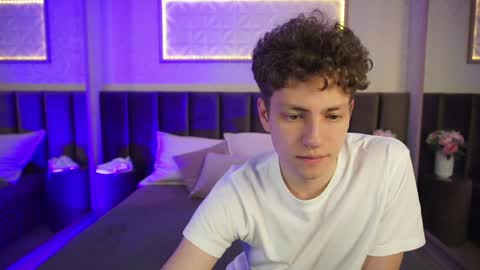 Esrefan online show from April 9, 8:47 pm