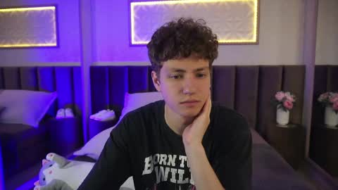 Esrefan online show from April 17, 9:50 pm